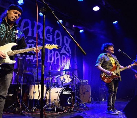 Instantes: Vargas Blues Band en La Cochera Cabaret