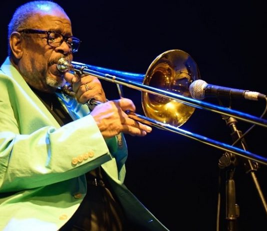 Instantes: Fred Wesley en La Cochera Cabaret