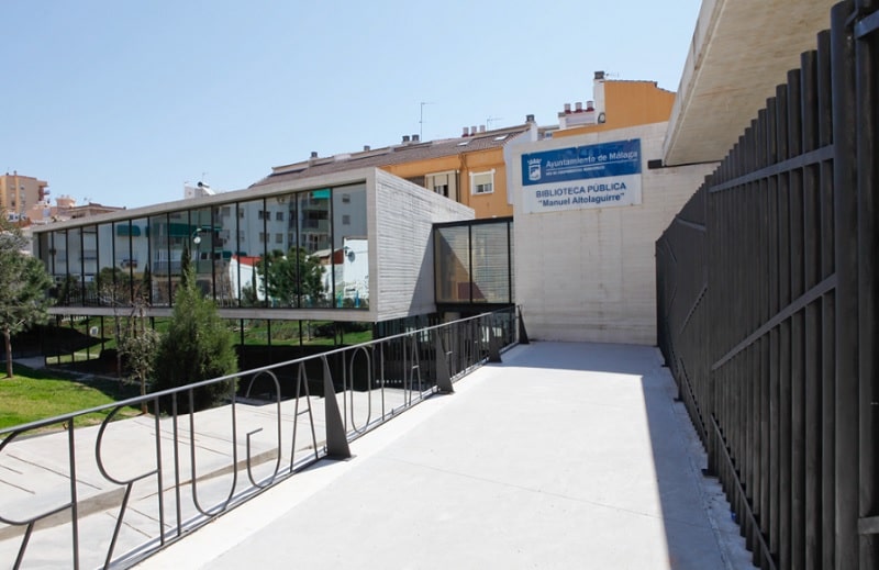 La Red de Bibliotecas Públicas Municipales de Málaga presenta un programa navideño con mercadillo de libros solidario, talleres y cuentacuentos