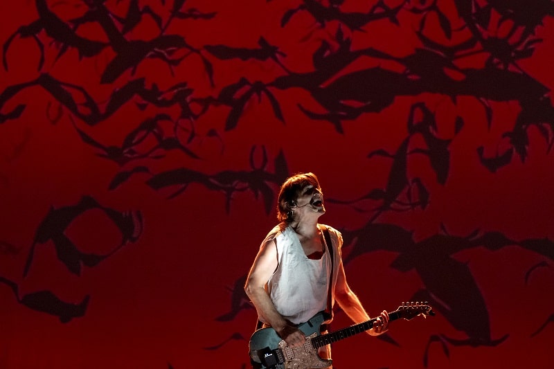 Por el lado más singular de la vida