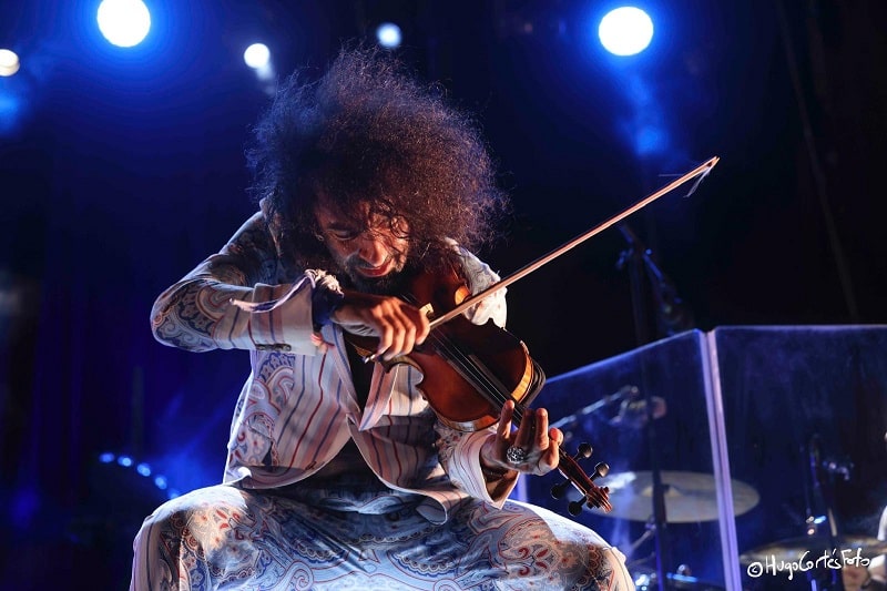 El violinista intruso, virtuoso y&nbsp;divertido