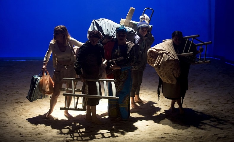 Reseña – De hienas y perros o el eco de los caníbales (Teatro Echegaray,&nbsp;23/05/18)
