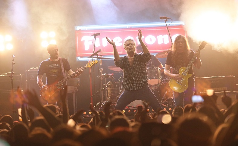 Carlos Tarque: «La gente que viene a vernos se encuentra con un show de rock tan clásico que ya parece hasta&nbsp;moderno»